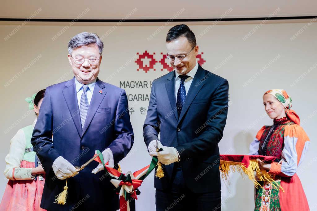 Szijjártó Péter Szöulban