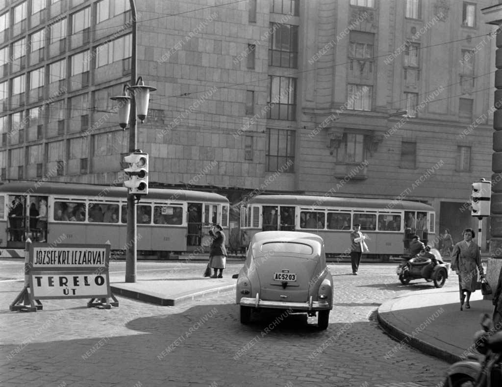 Közlekedés - József körút útburkolatának korszerűsítése