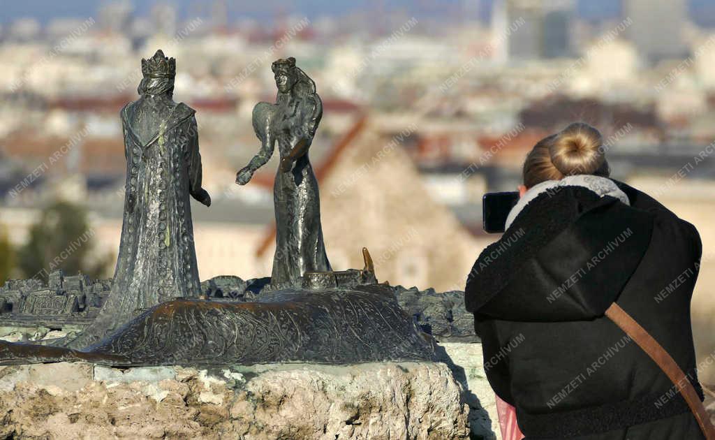Városkép - Budapest - A városegyesítés Gellért-hegyi emlékműve
