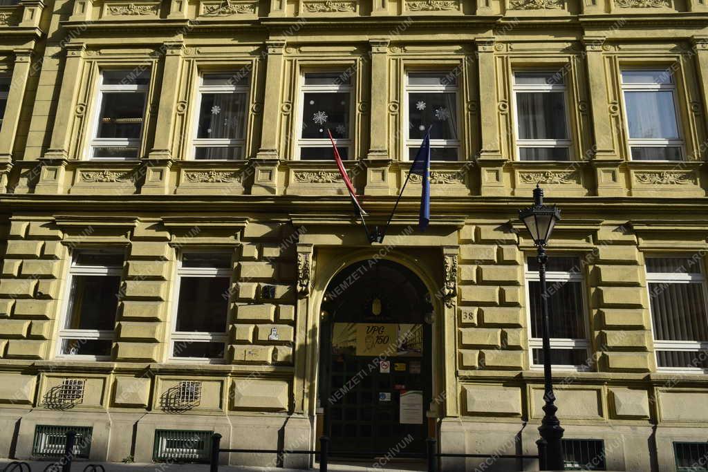 Oktatás - Budapest - Veres Pálné Gimnázium