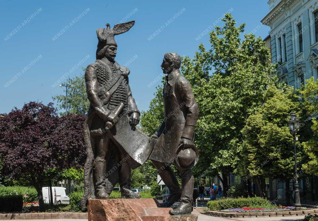 Városkép - Nyíregyháza - Városalapító atyák szobra