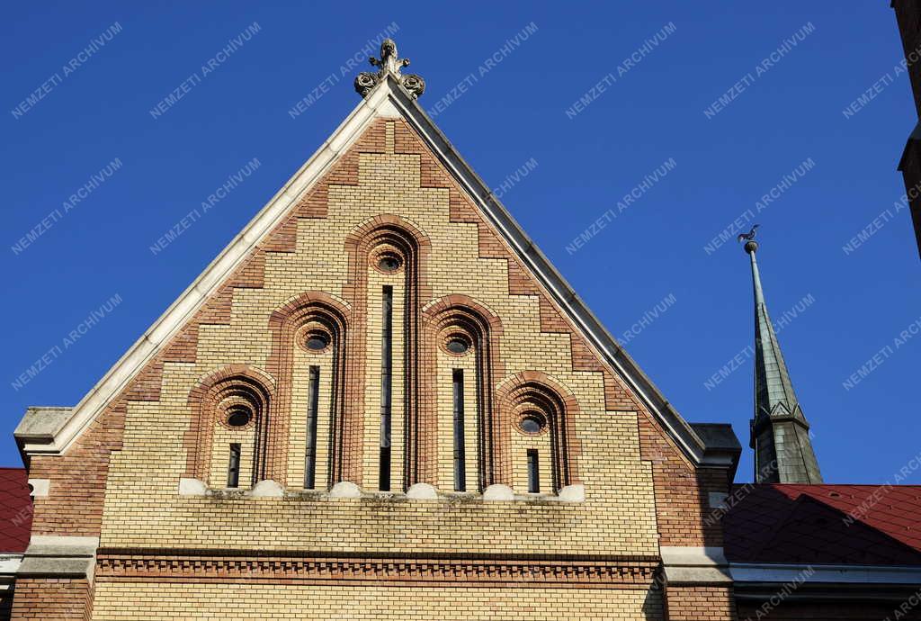 Egyház - Budapest - Kőbányai Református Egyházközség temploma