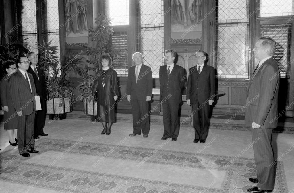 Diplomácia - Átadta megbízólevelét a kínai nagykövet