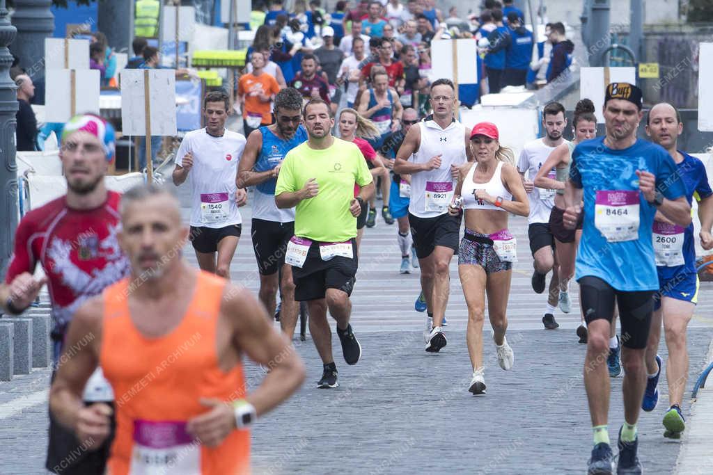 Szijjártó Péter a 34. Budapest Félmaratonon