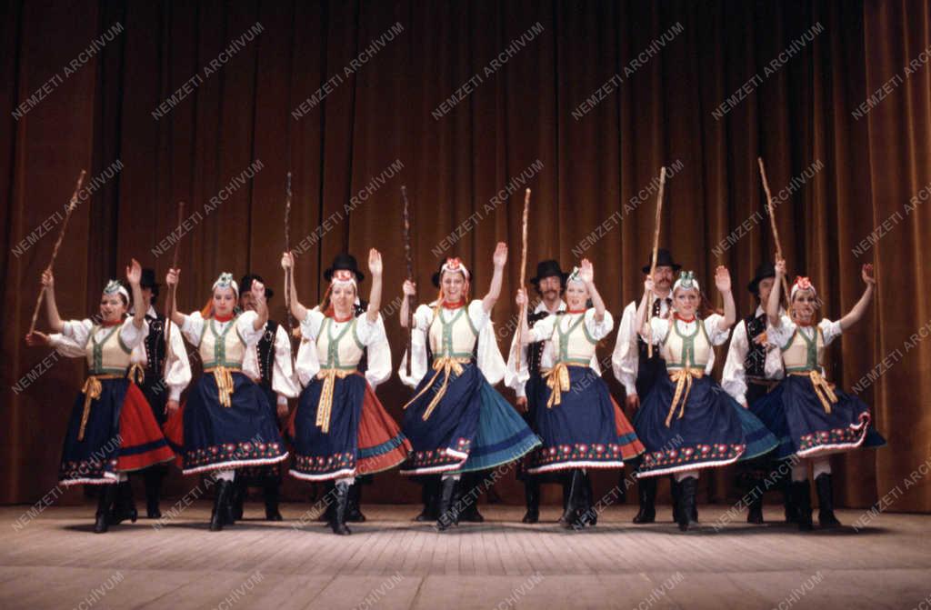 Kultúra - Néptánc - Duna Művészegyüttes