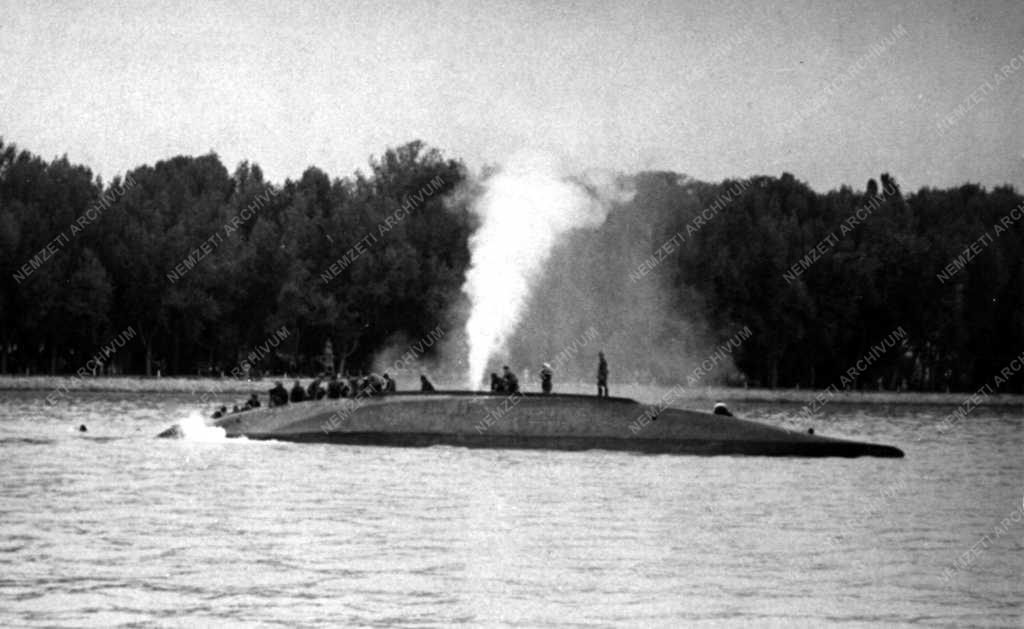 Baleset – Felborult a Pajtás gőzhajó a Balatonon