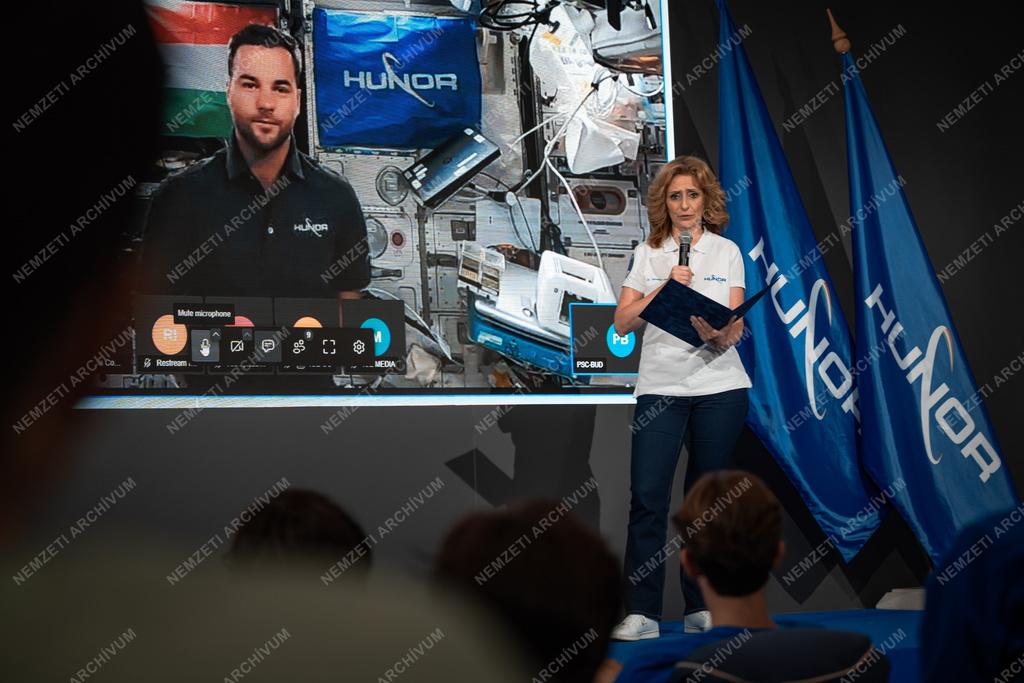 Axiom-4 küldetés - Kapu Tibort kérdezhették előben az OKTV-győztes diákok