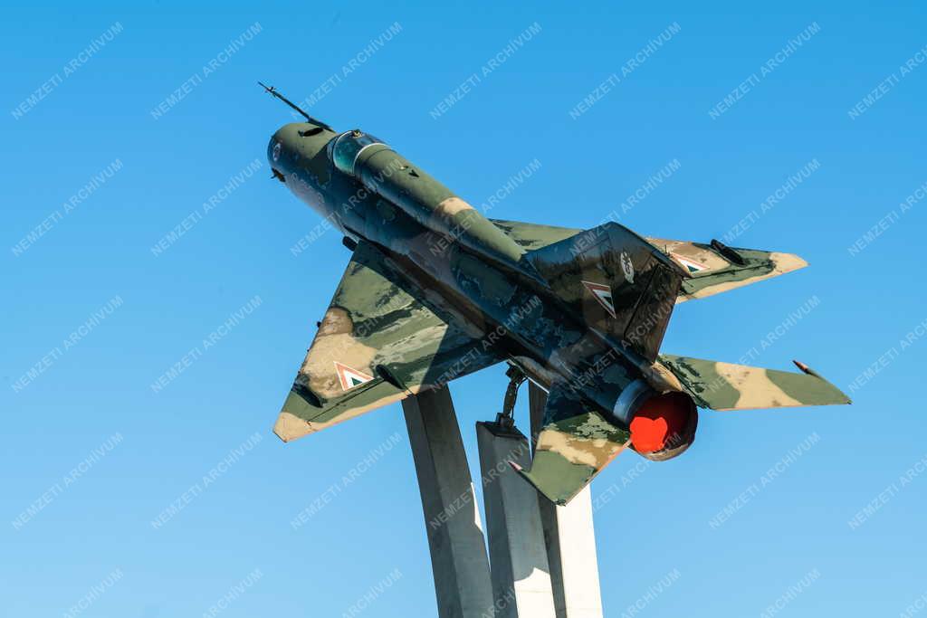 Kultúra - Mig-21 emlékmű Kecskeméten