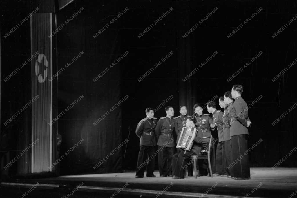Kulturális kapcsolat - A Koreai Művészegyüttes a Fővárosi Operettszínházban