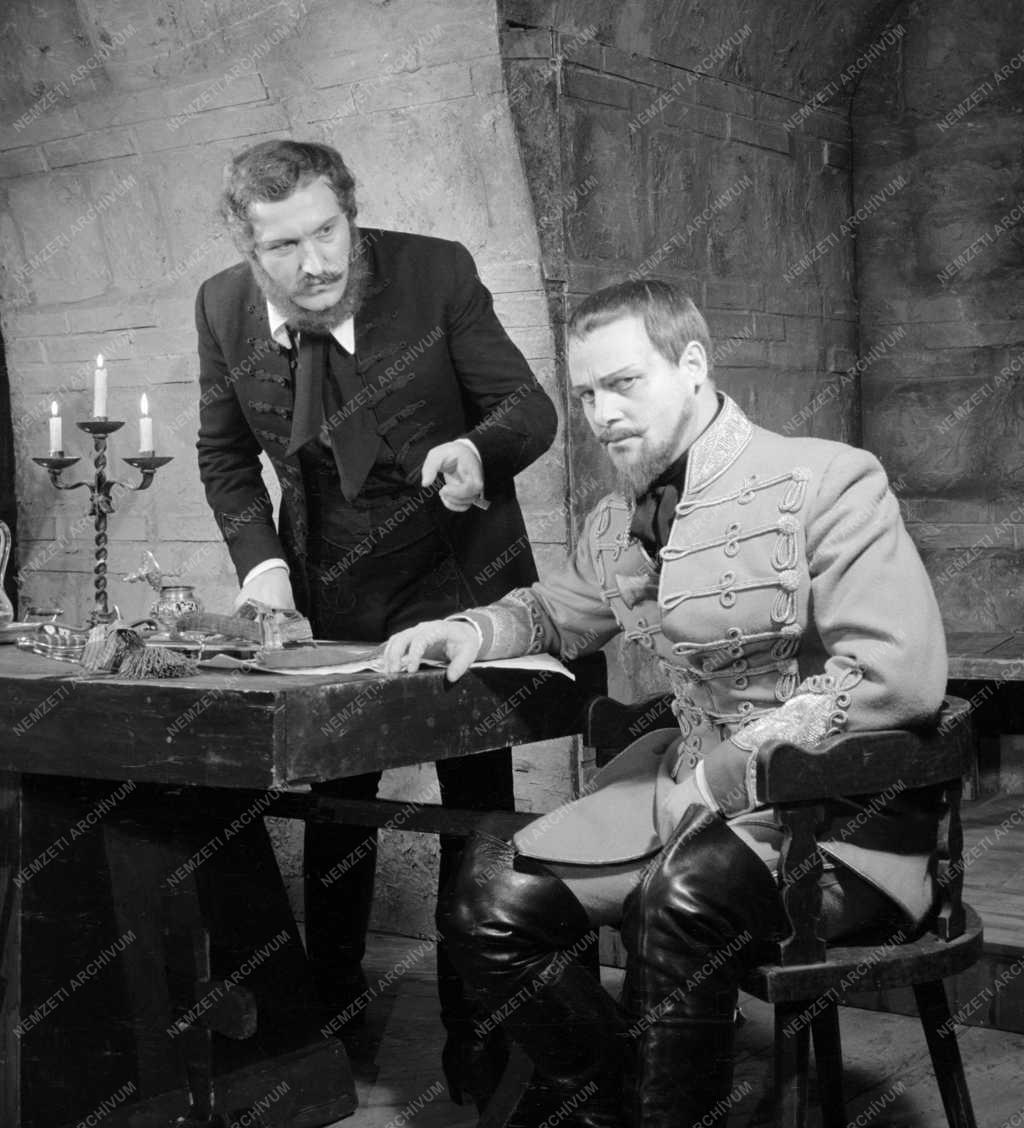 Kultúra - Színház - Illyés Gyula: Fáklyaláng
