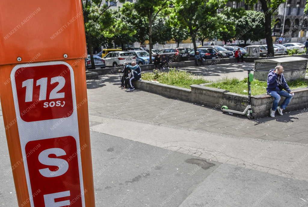 Városkép - Budapest - Blaha Lujza tér - Vészhívó oszlop