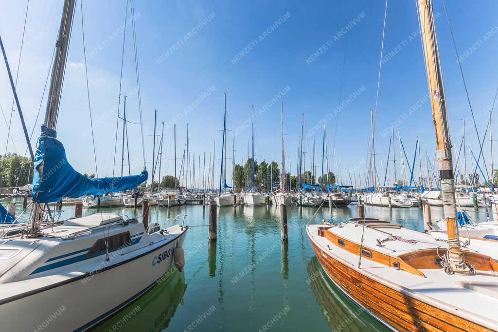 Tájkép - Balatonföldvár - Vitorláshajók 