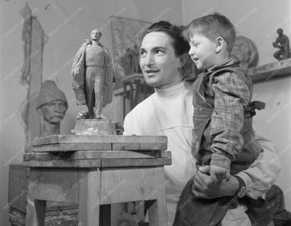 Szobrászat - Kiss István szobrászművész készül a varsói VIT kiállításra