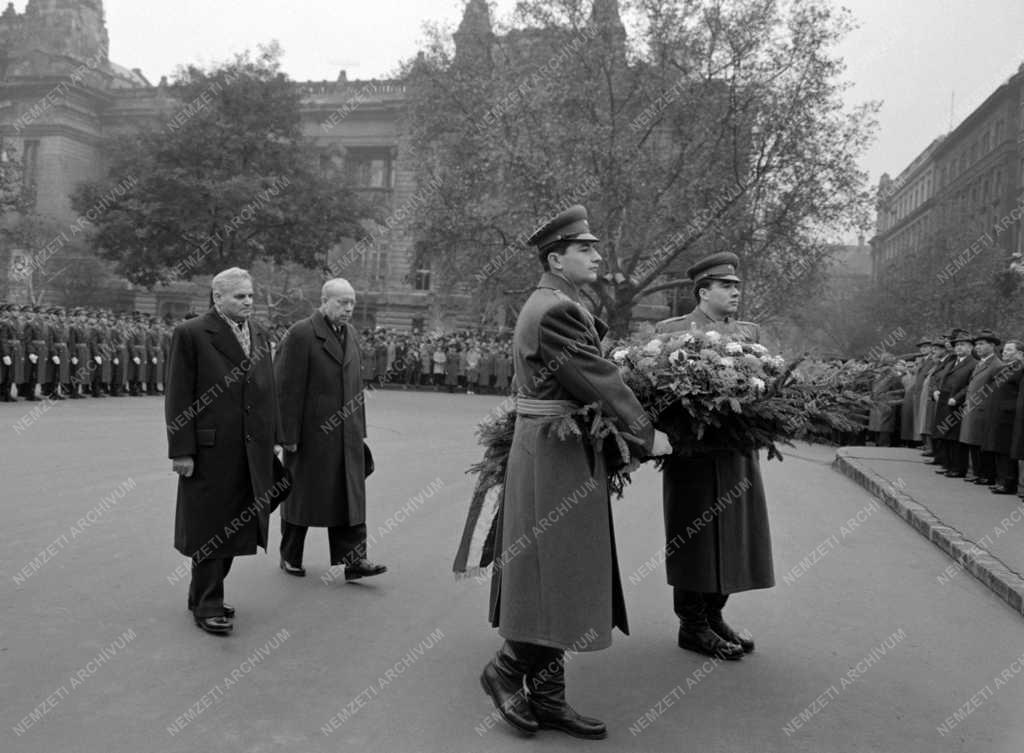 Ünnep - A Nagy Októberi Szocialista Forradalom 47. évfordulója