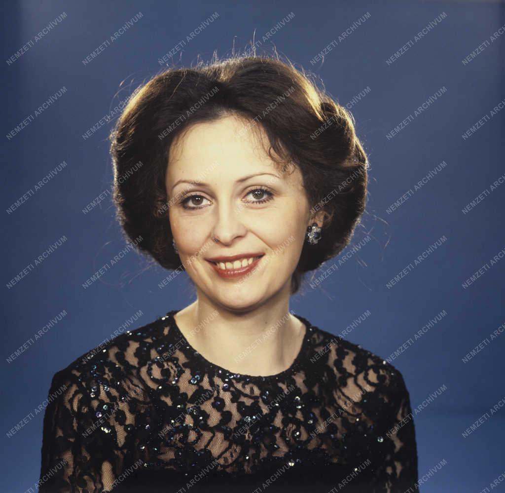 Média - Televízió - Berkes Zsuzsa, a Magyar Televízió bemondója
