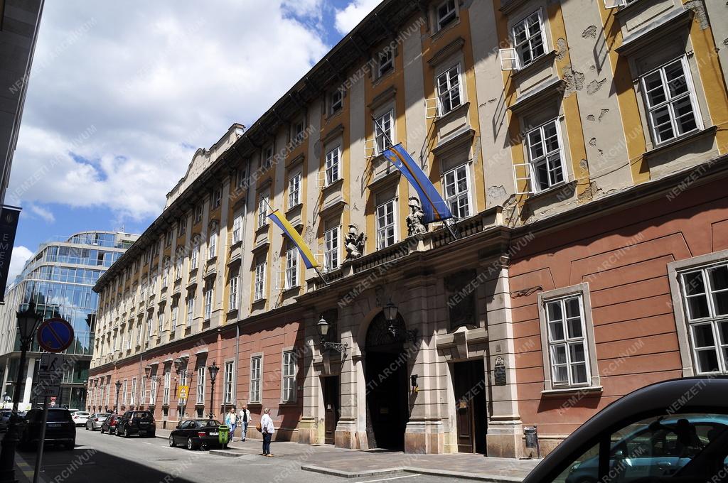 Közigazgatás - Budapest Főváros Önkormányzata Főpolgármesteri Hivatal 