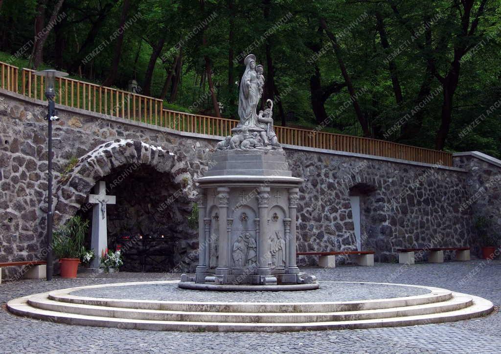 Vallás - Mátraverebély-Szentkút - A Szent kút 