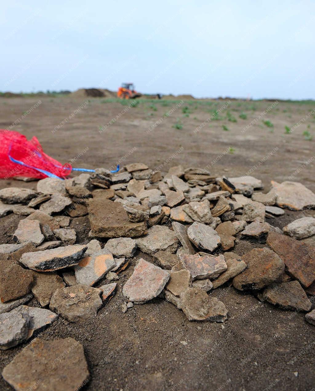 Régészet - Nagykereki - Leletmentés az M4-es autópálya építésén