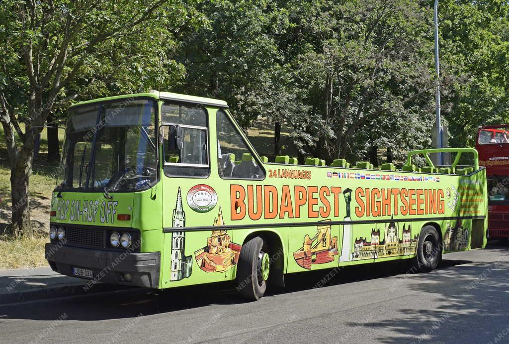 Turizmus - Budapest - Hop on Hop off autóbuszok