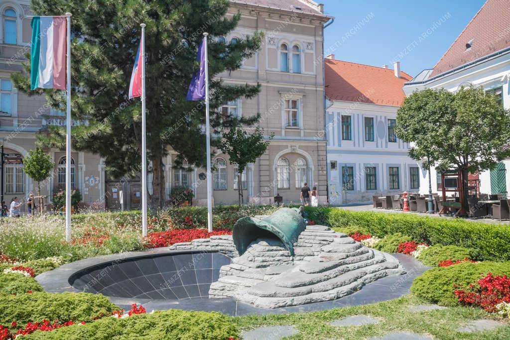 Emlékmű - Székesfehérvár - A II. világháború áldozatainak emlékműve