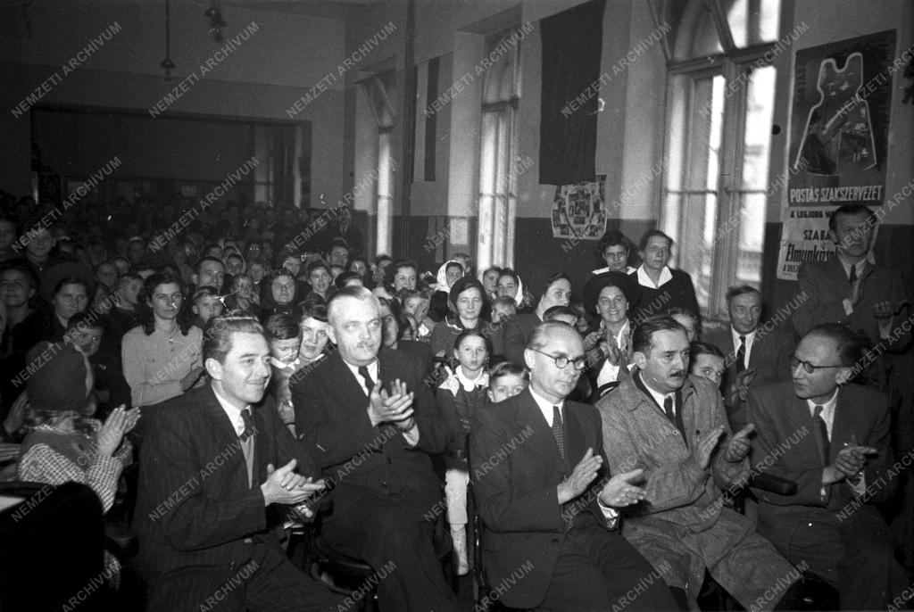 Vegyes - Karácsonyi ünnepségek - 4. számú Posta 