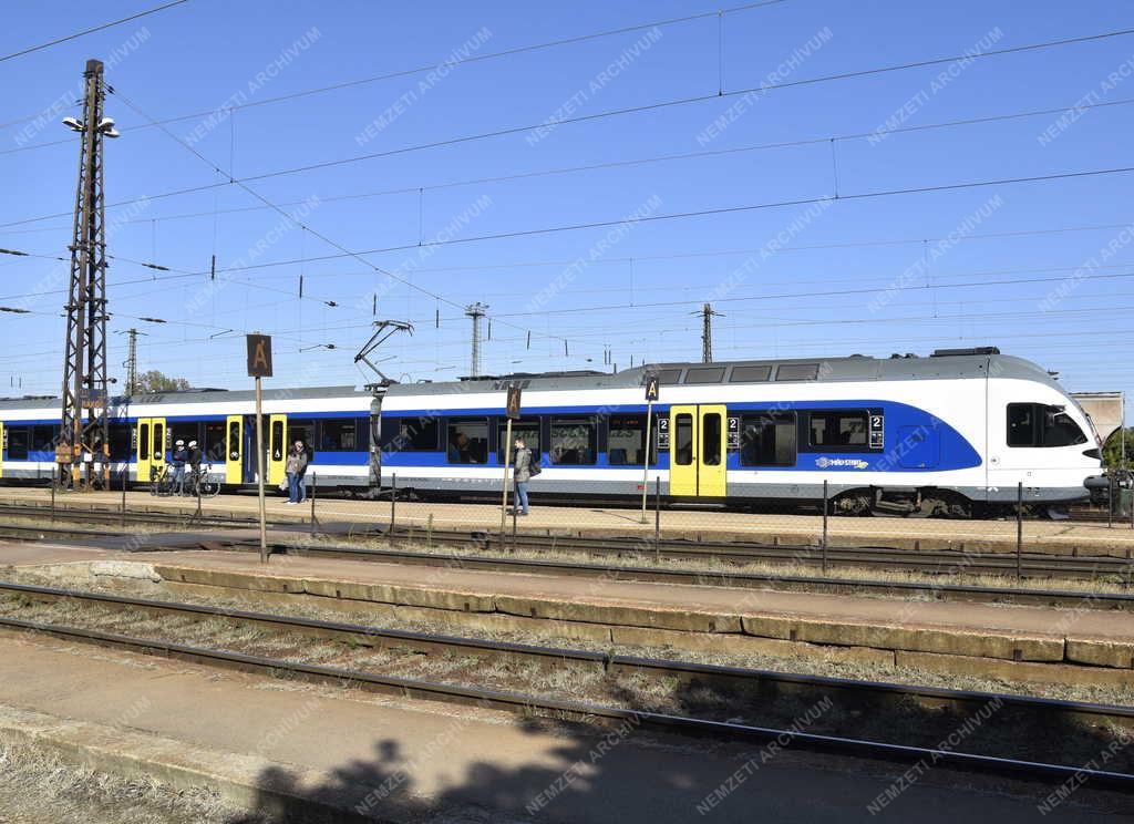 Közlekedés - Budapest - S76-os jelzésű személyvonat