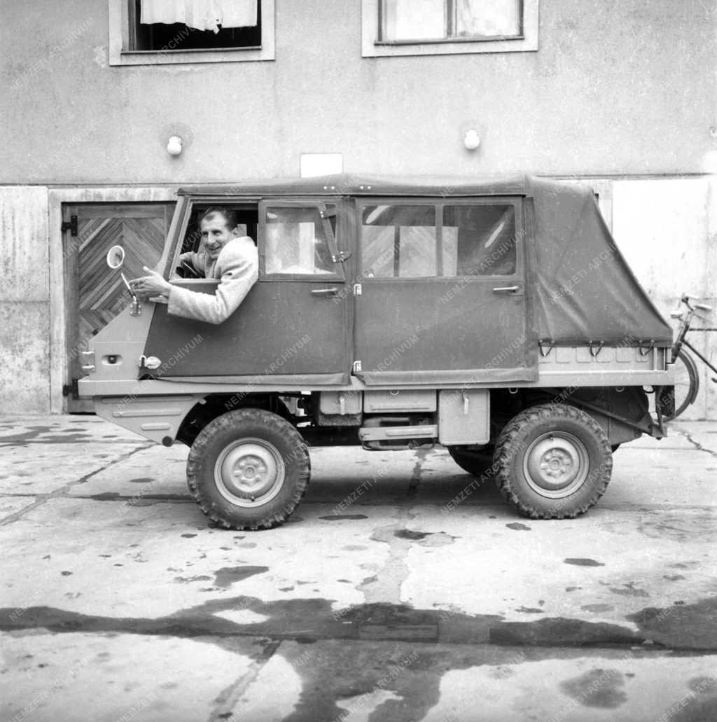 Közlekedés - Steyr-Daimler-Puch Haflinger terepjáró