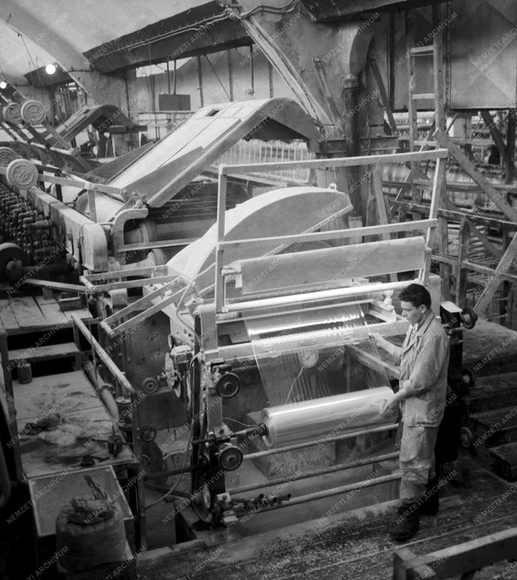 Ipar - Celofángyártó automata a Magyar Viscosa Gyárban