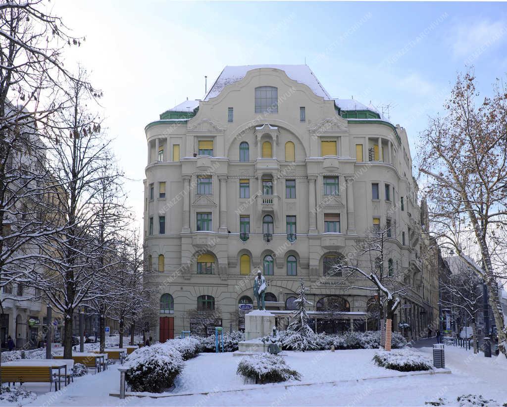 Köztéri szobor - Budapest - Gárdonyi Géza