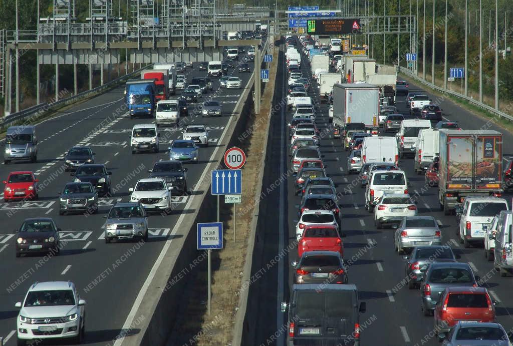 Közlekedés - Budaörs - Az M1-es és M7-es autópálya közös szakaszának forgalma