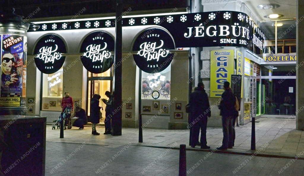 Épület - Budapest - Újra megnyílt a Jégbüfé