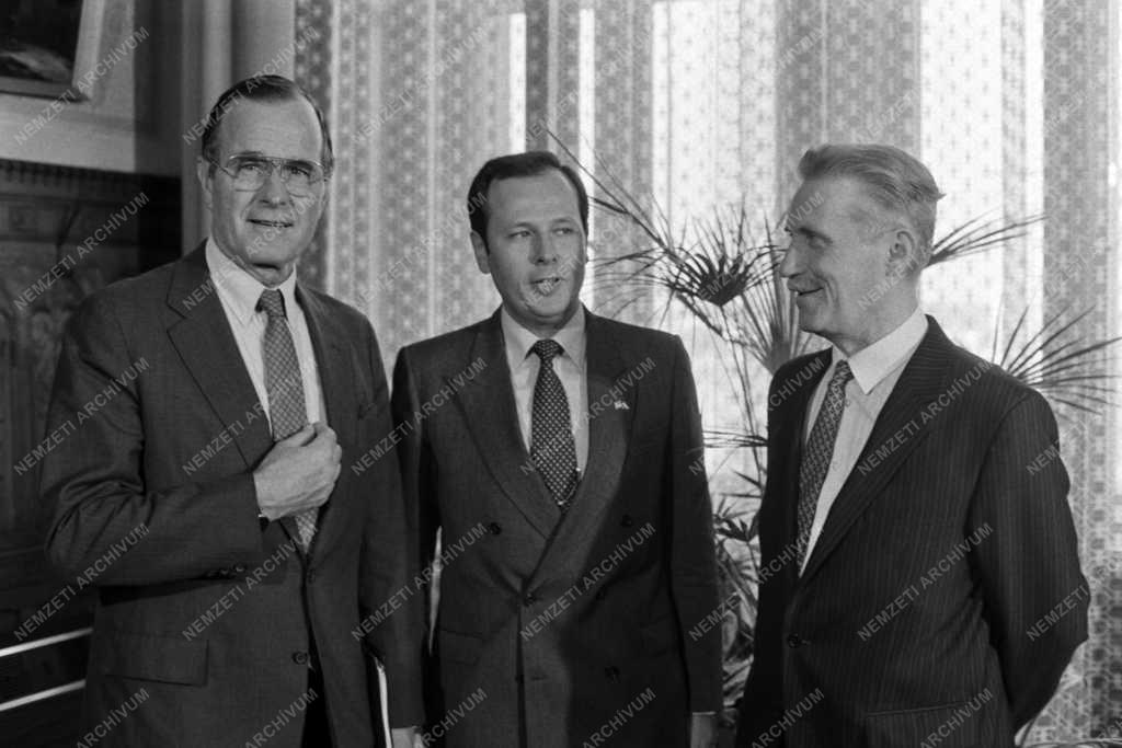 Külkapcsolat - George Bush amerikai alelnök Budapesten