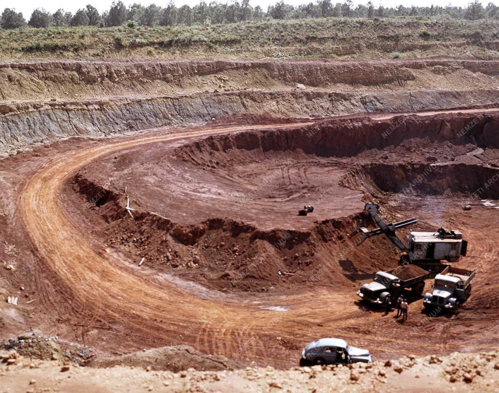 Bányászat - Halimbai bauxitbánya