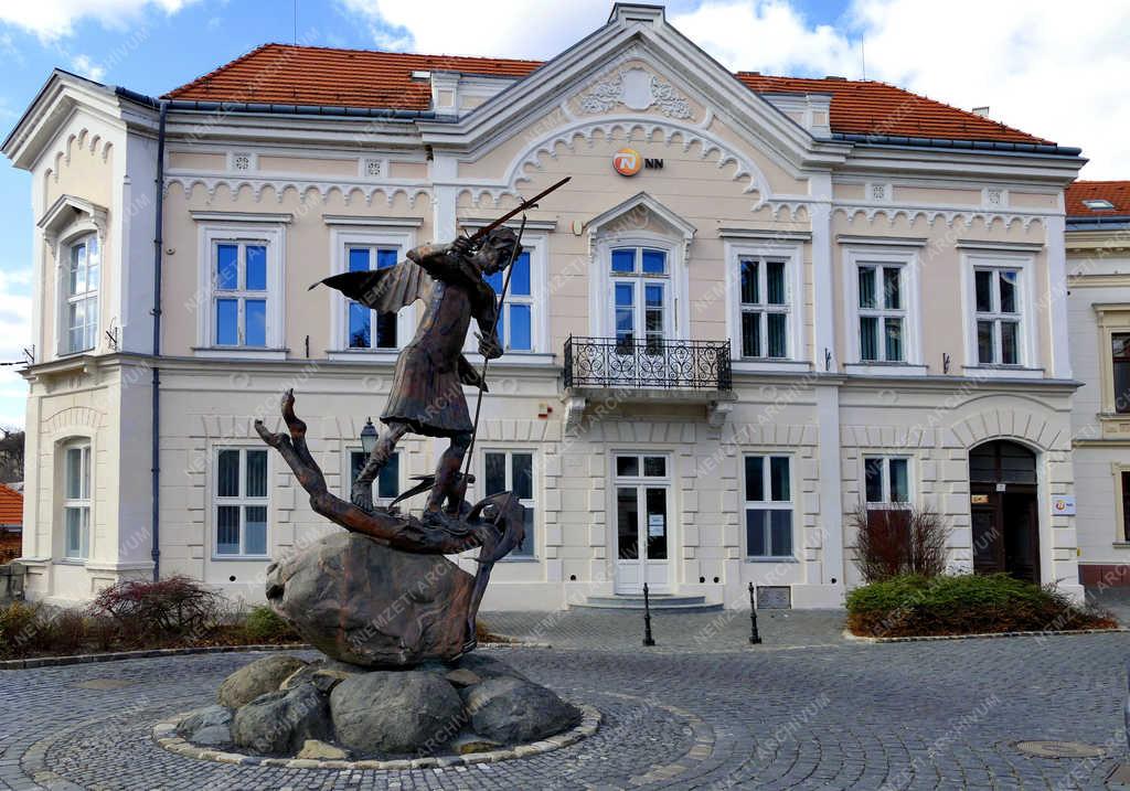 Köztéri műalkotás - Veszprém - Szent Mihály szobra 