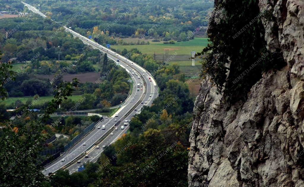 Városkép - Tatabánya - Az M1-es autópálya a városnál