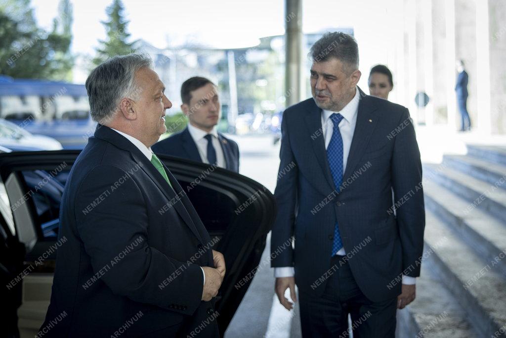 Orbán Viktor Bukarestben