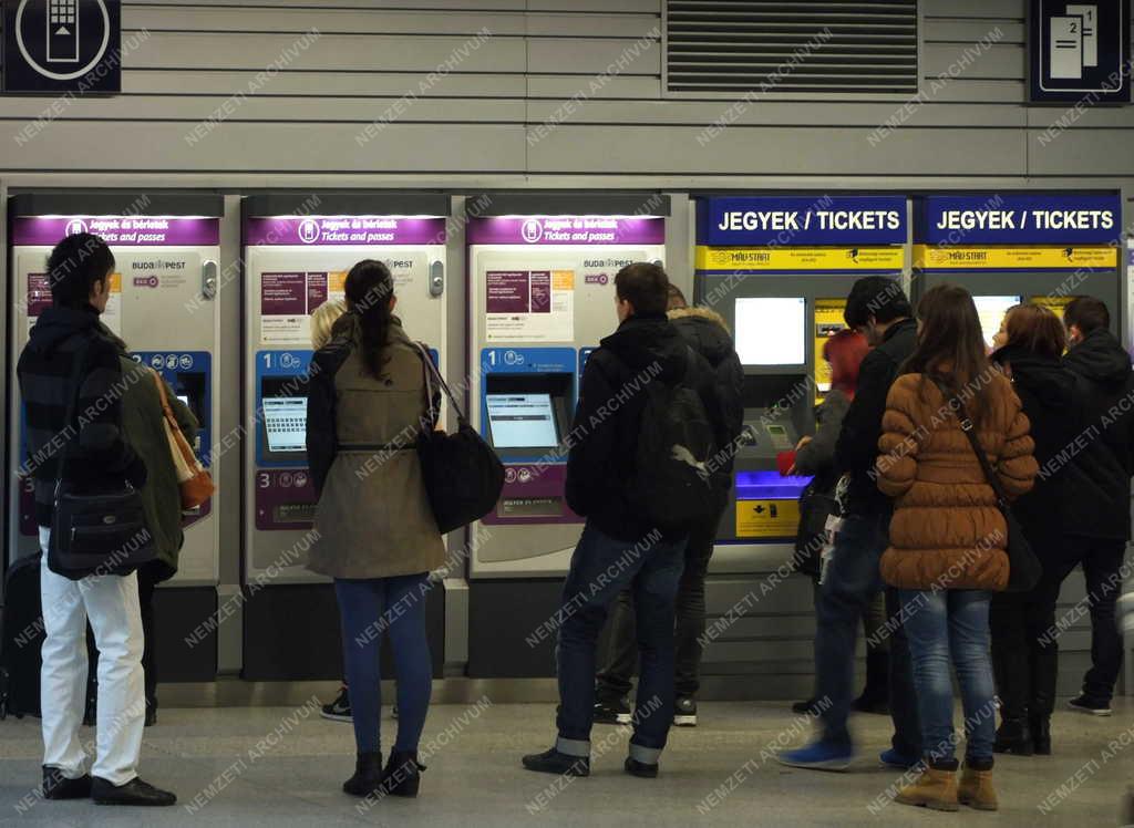 Közlekedés - Budapest - Jegyárusító automaták Kelenföldön