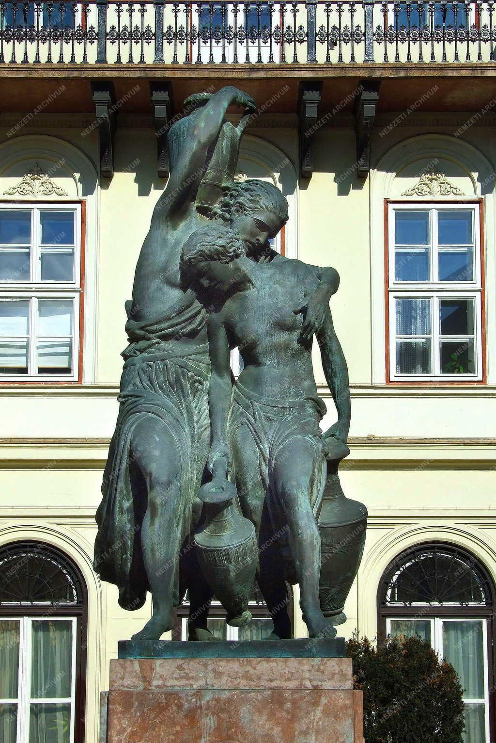 Budapest - Köztéri szobor - Danaidák kútja