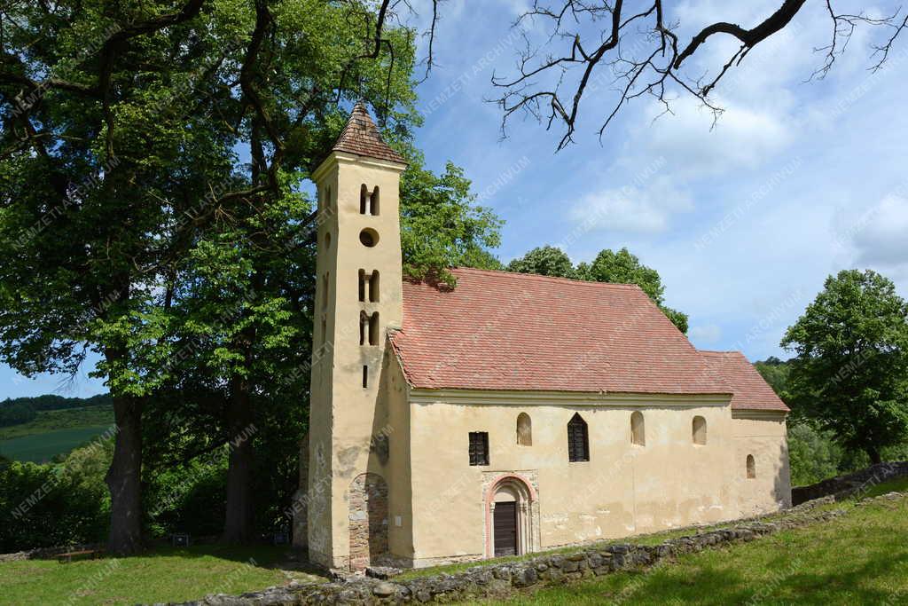 Városkép - Mánfa - Árpád-kori templom