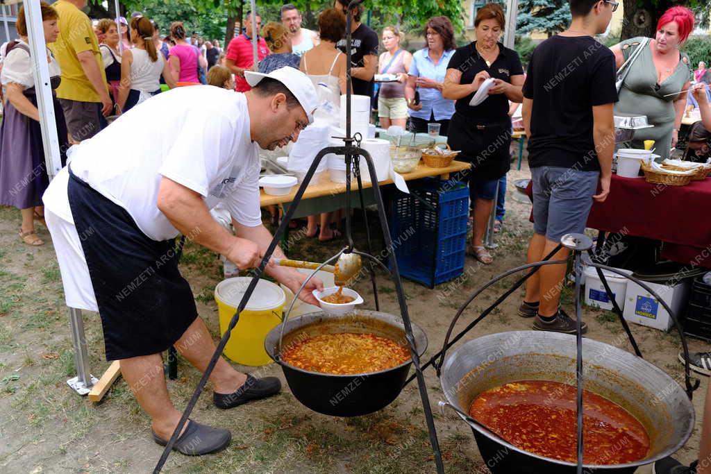 Gasztronómia - Zebegény - Gőzgombóc fesztivál