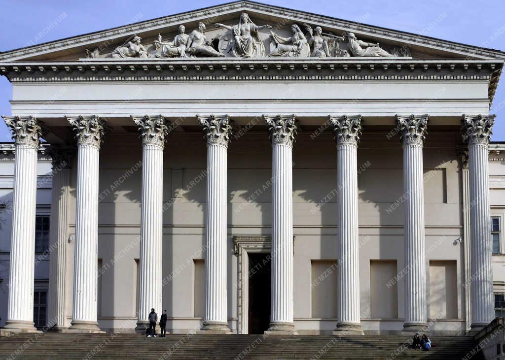 Műemlék épület - Budapest - A Nemzeti Múzeum