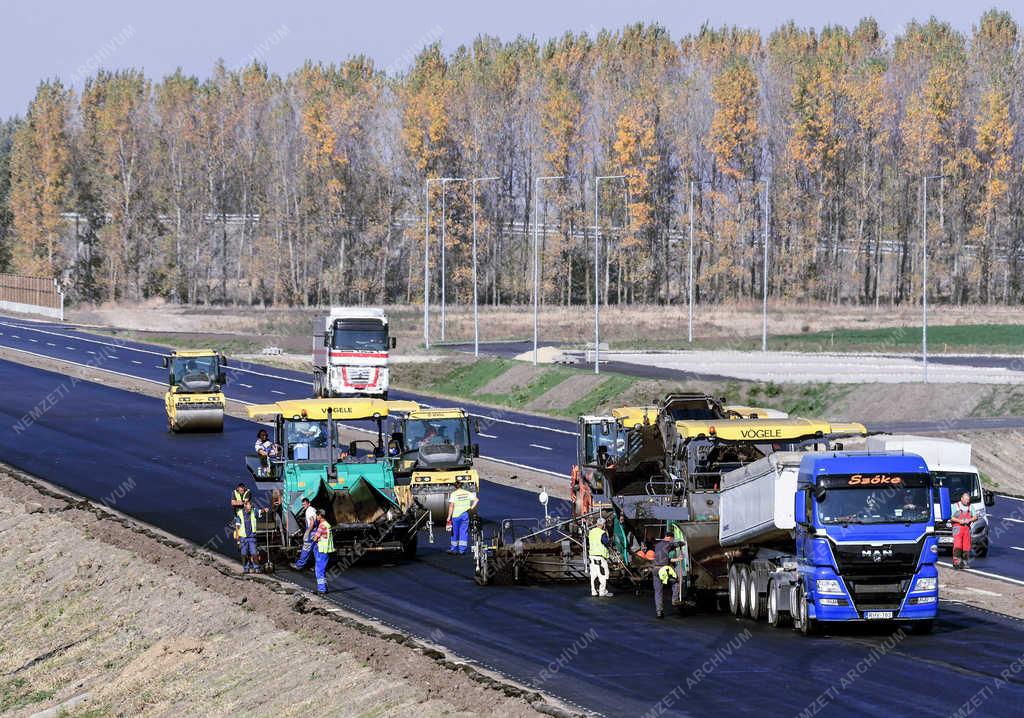 Útépítés - Berettyóújfalu - M4 autópálya építése a román határig