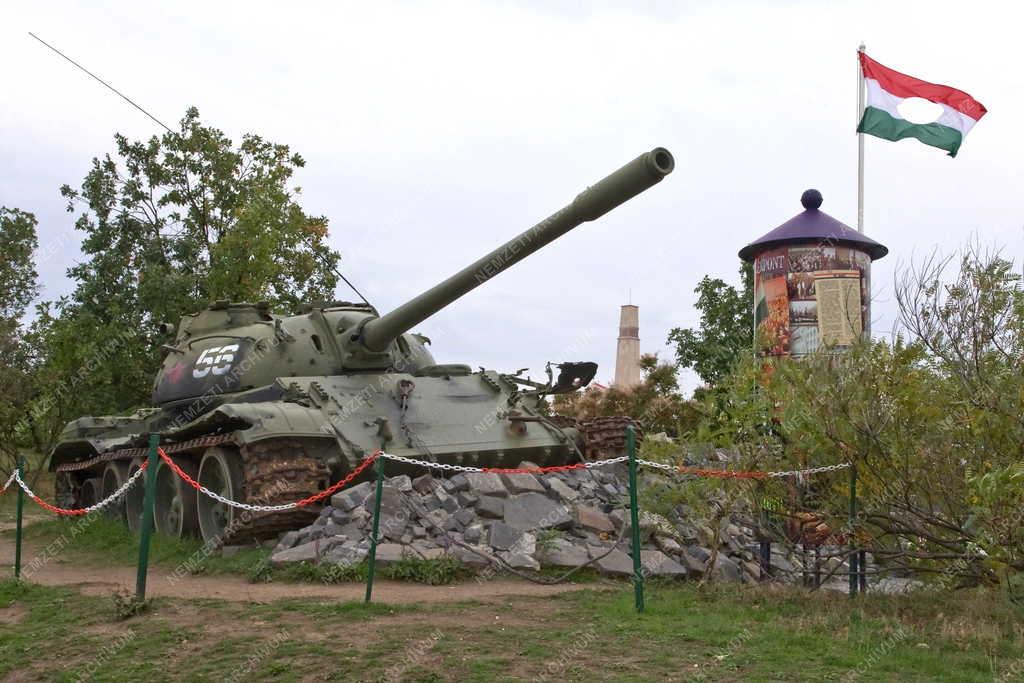 Emlékhely - Pákozd - 56-os Emlékpont a Katonai Emlékparkban