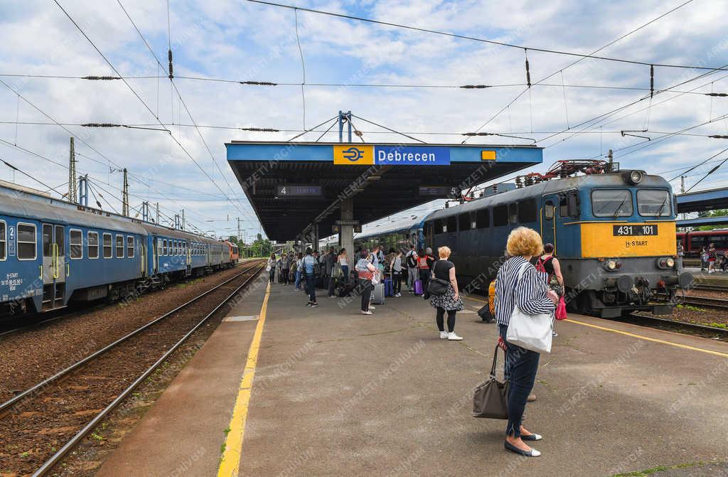 Vasúti közlekedés - Debrecen - Vasútállomás