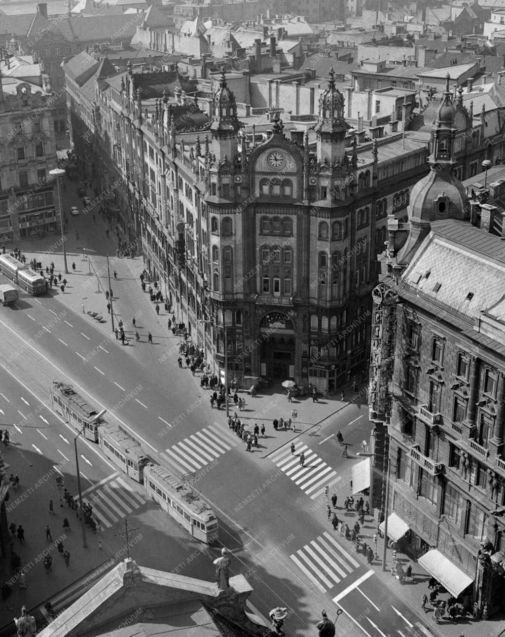 Városkép - Budapest - Kilátás az Alcantrai Szent Péter-templom tornyából