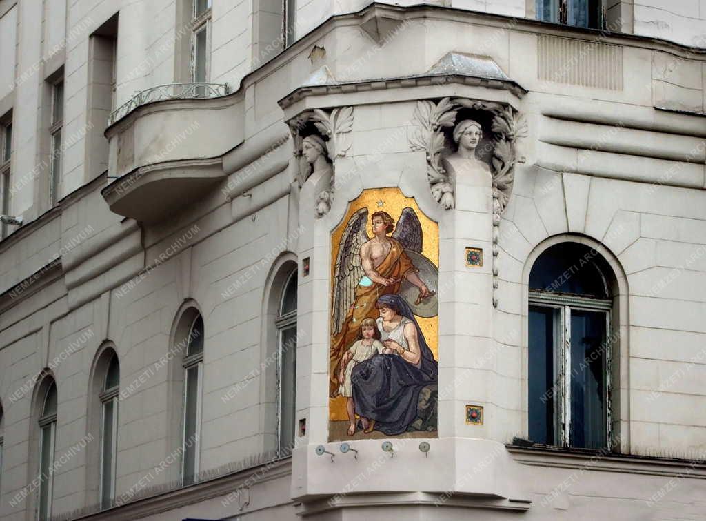 Műalkotás - Lotz Károly köztéri mozaikja