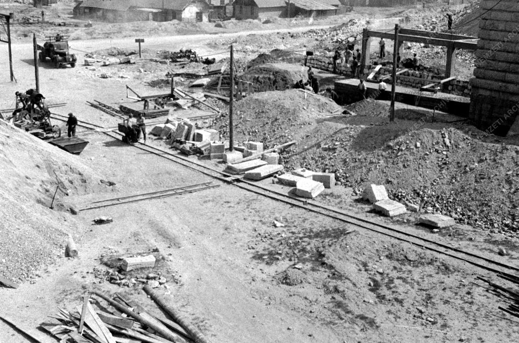 Újjáépítés - Az Árpád híd építése