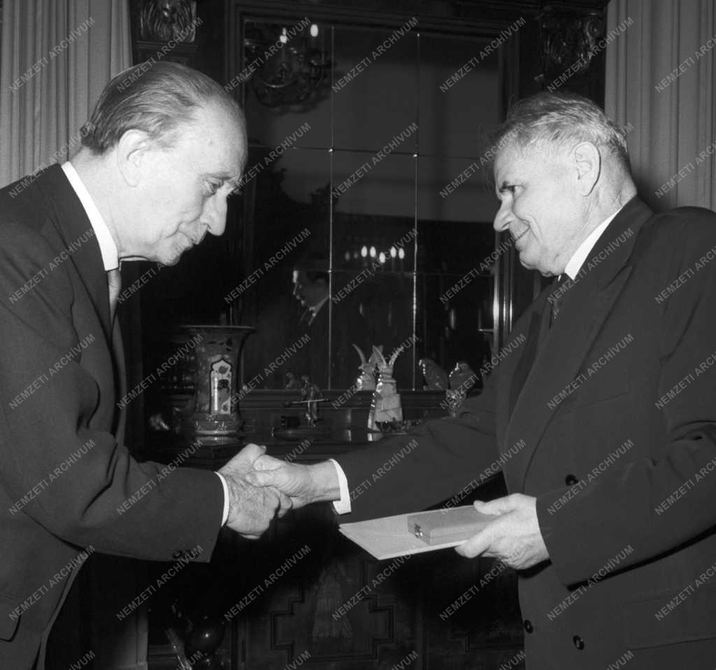 Kitüntetés - Kitüntetés az Országházban 