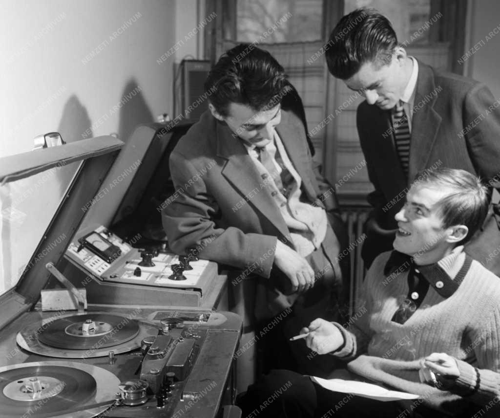 Oktatás - BME Schönhercz Zoltán kollégium