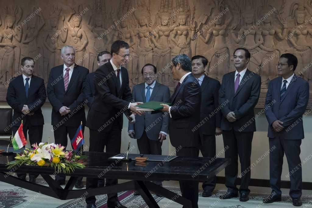 Szijjártó Péter Kambodzsában